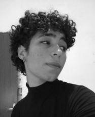 Foto ilustrativa de uma jovem candidata da região